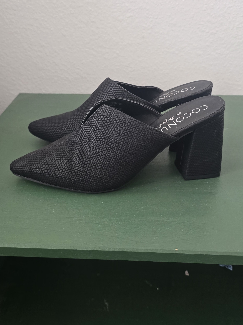 Coconuts by Matisse Black Textured Pointed Mule with Block Heel - Picture 2 of 5